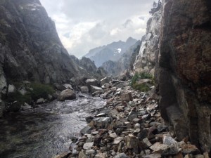 Saliendo de los ibones de Arriel