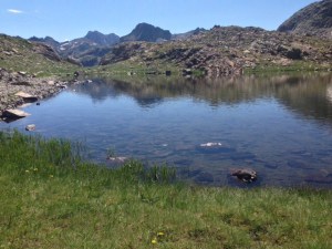 Pequeño ibón a la bajada del Cuello del Infierno