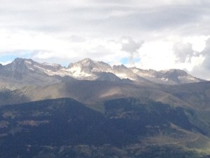 Macizo del Aneto (3404m), la Maladeta, desde el collado de Sahún, entre el valle de Gistain y el de  Benasque.